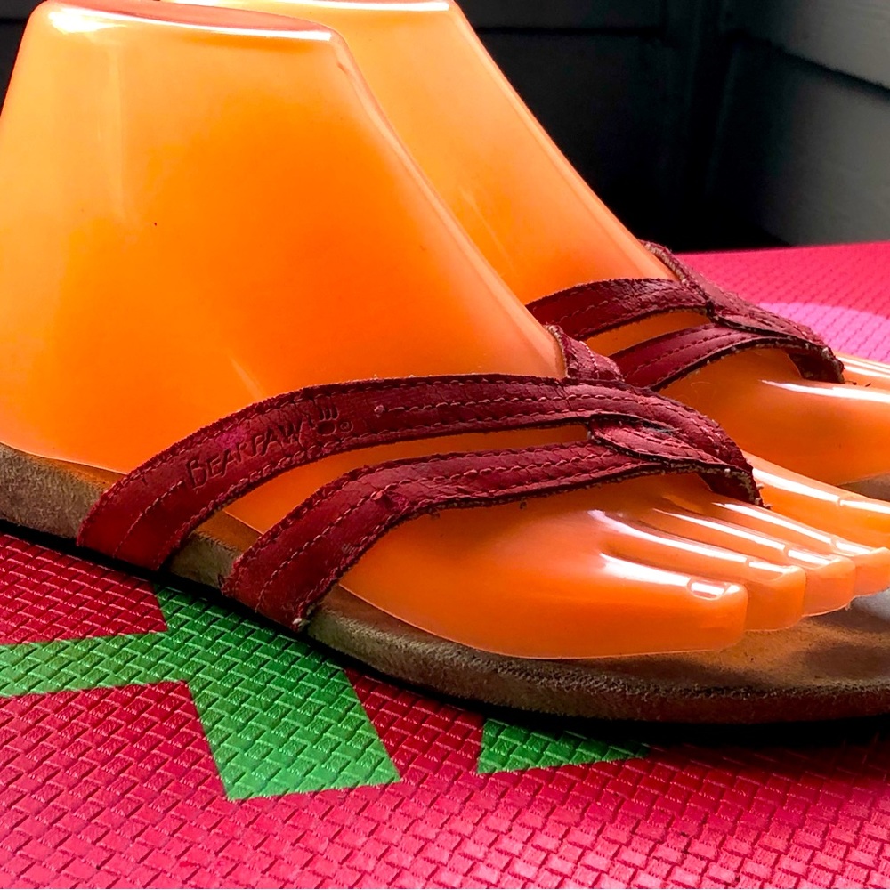 Bear Paw Women’s Red Leather Thong Sandals Size 7